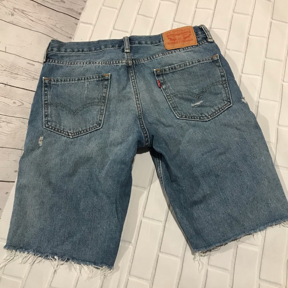 Levi’s Distressed Denim Shorts Sz W32 (Y10) - Picture 2 of 4